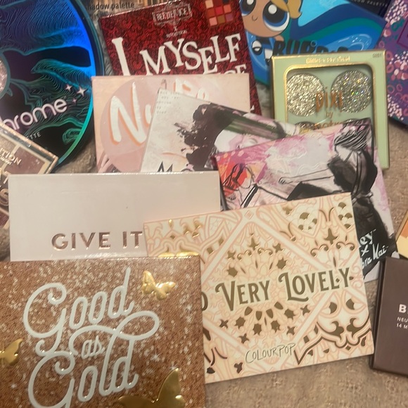 26 eyeshadow palettes. Some brand new some gently used. - Picture 3 of 6